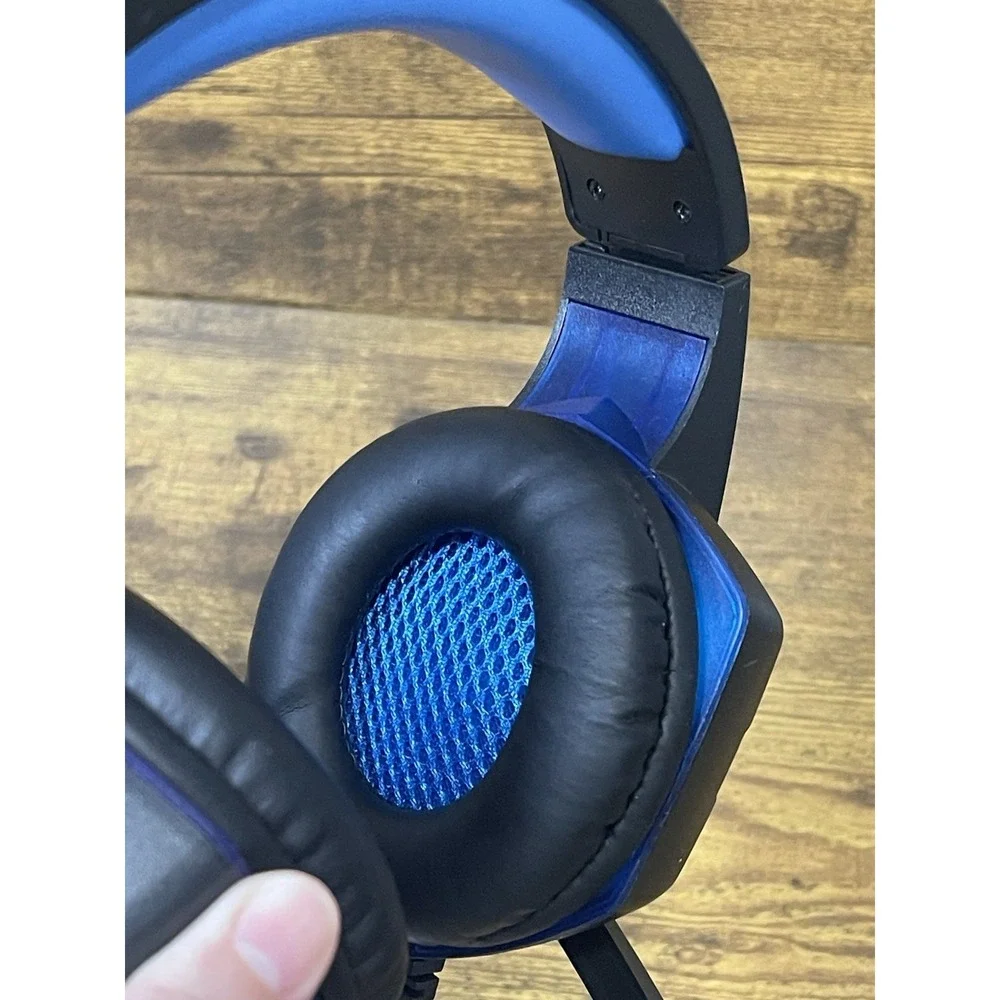 Sportsbot Wired Gaming Headset‎ W Built In LED Lights. Adjustable Headband & Mic